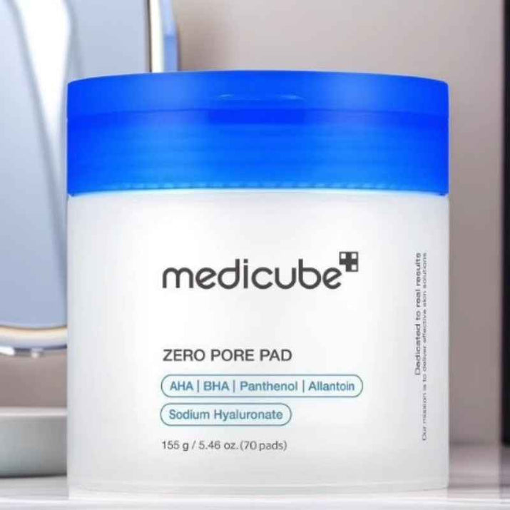 Medicube Zero Pore Pad, hydrating toner and exfoliating pore care pads with AHA, BHA, and hyaluronic acid for smooth, radiant skin.